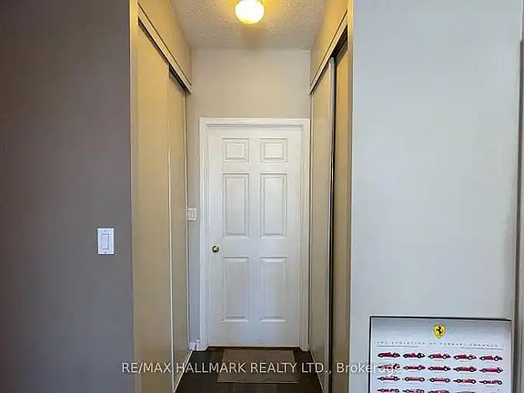 3rd image of 39 Jarvis St #601