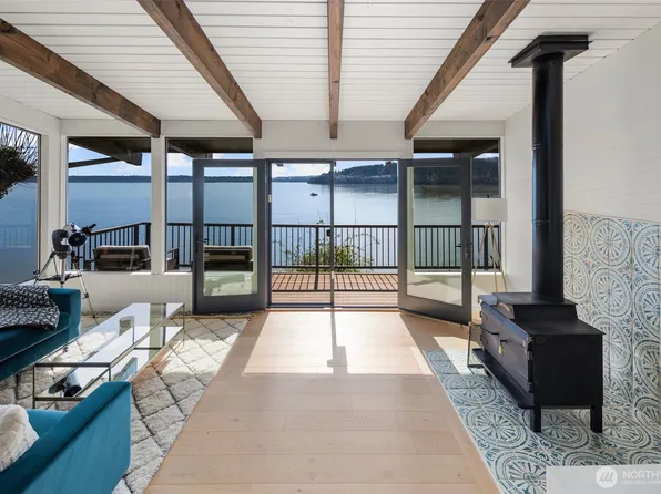 28605 Manzanita Beach Road SW, Vashon, WA 98070