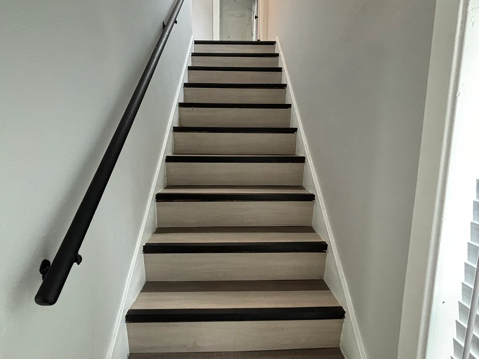2 bed, 1000 sqft, $2,400 — Photo 4