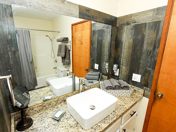 4th image of 345 Lookout Dr #1A