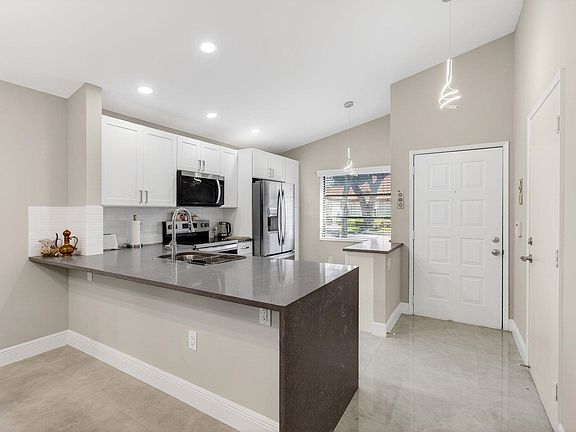4th image of 6175 Kings Gate Circle