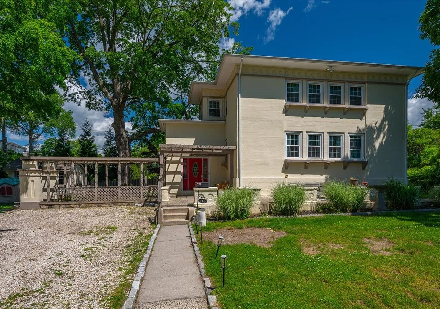 Rare opportunity to lease this Frank Lloyd Wright-inspired Colonial in the highly sought-after Ha... — Photo 1