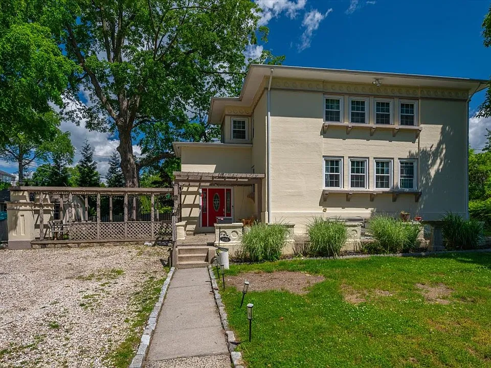 116 Soundview Ave