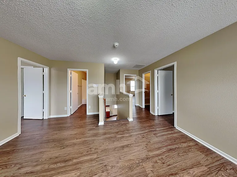 5627 N Plymouth Ct — Photo 9