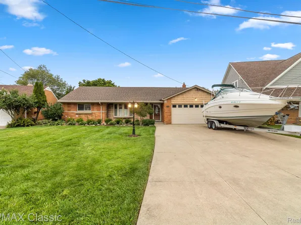 39459 W Archer Dr, Harrison Township, MI 48045