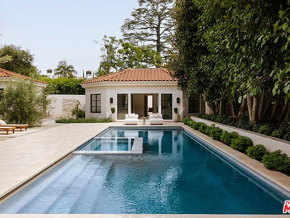 3rd image of 906 N Beverly Dr
