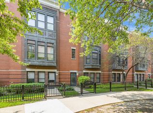 813 W College Pkwy, Chicago, IL