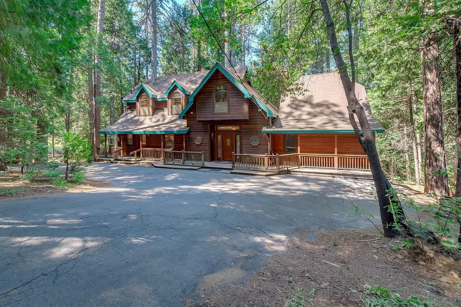 1300 Meadow Dr photo 1