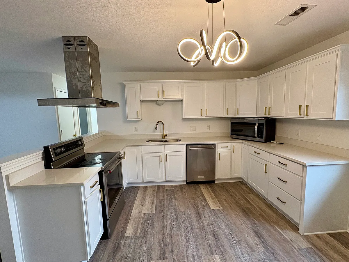 Kitchen - 909 SE 11th St