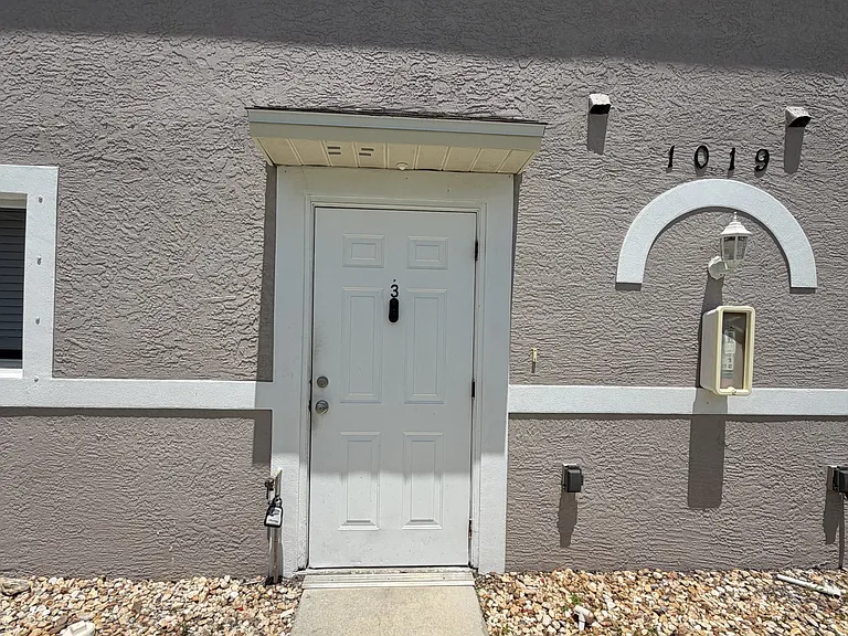 1019 SE 11th St #3 — Photo 1