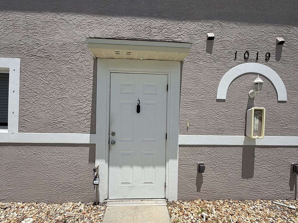 1st image of 1019 SE 11th St #3