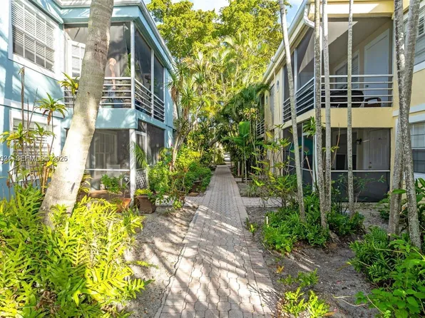 320 SE 10th Ave APT D, Pompano Beach, FL 33062