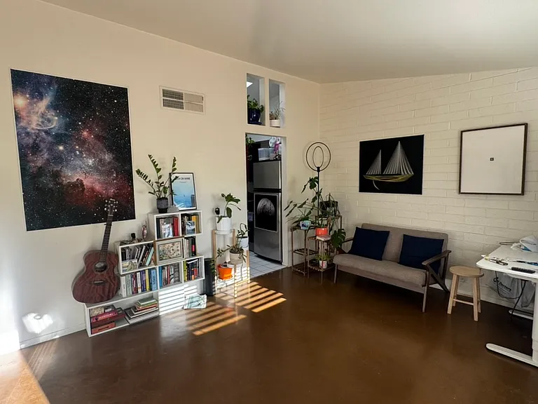 515 W 2nd St #101 — Photo 2