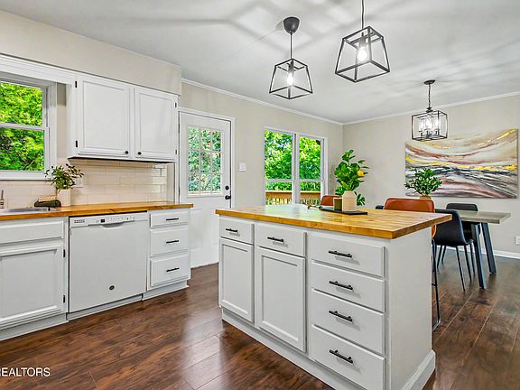 2nd image of 1252 Lovell View Dr