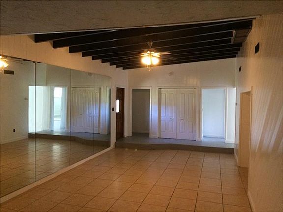 3rd image of 18550 NE 23rd Ct