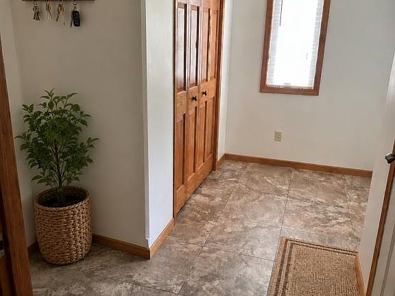 5th image of 521 S Cherry Ln