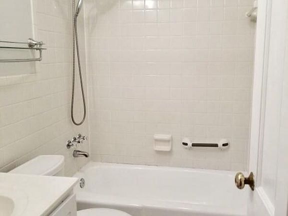 3rd image of 6030 Hardwick Pl