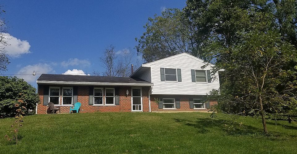 Bi-level home tons of space