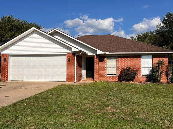 2210 Cedar Oaks Dr, Conway, AR 72032