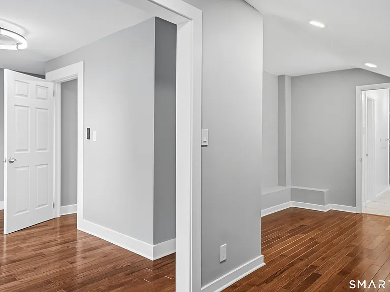 275 Riverview Ave — Photo 27