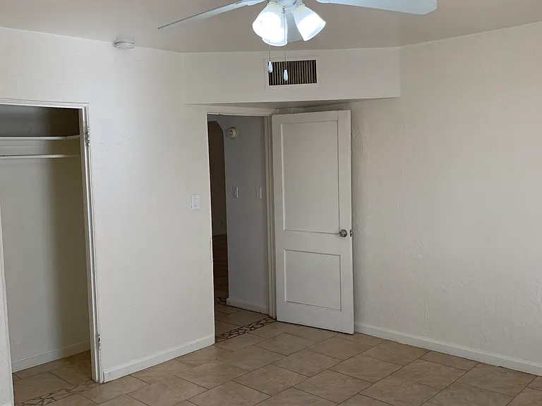 1005 E Water St #2 — Photo 7