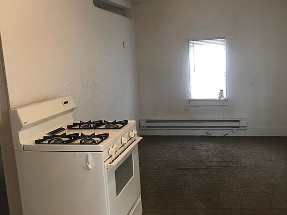 3rd image of 728 E Lake Ave