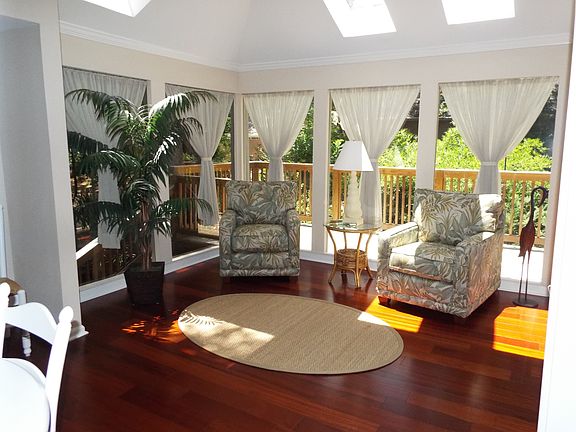 5th image of 8 Evergreen Ln