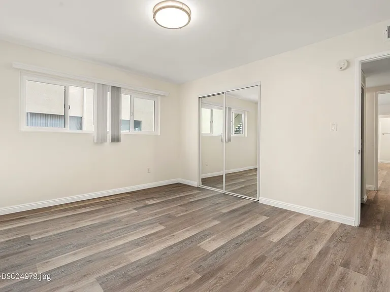 Florentine Apartments — Photo 38
