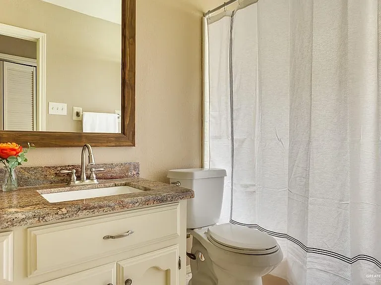 709 Brazos Cir #UT8 — Photo 13