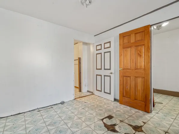 100-30 Martense Avenue image 4 of 36