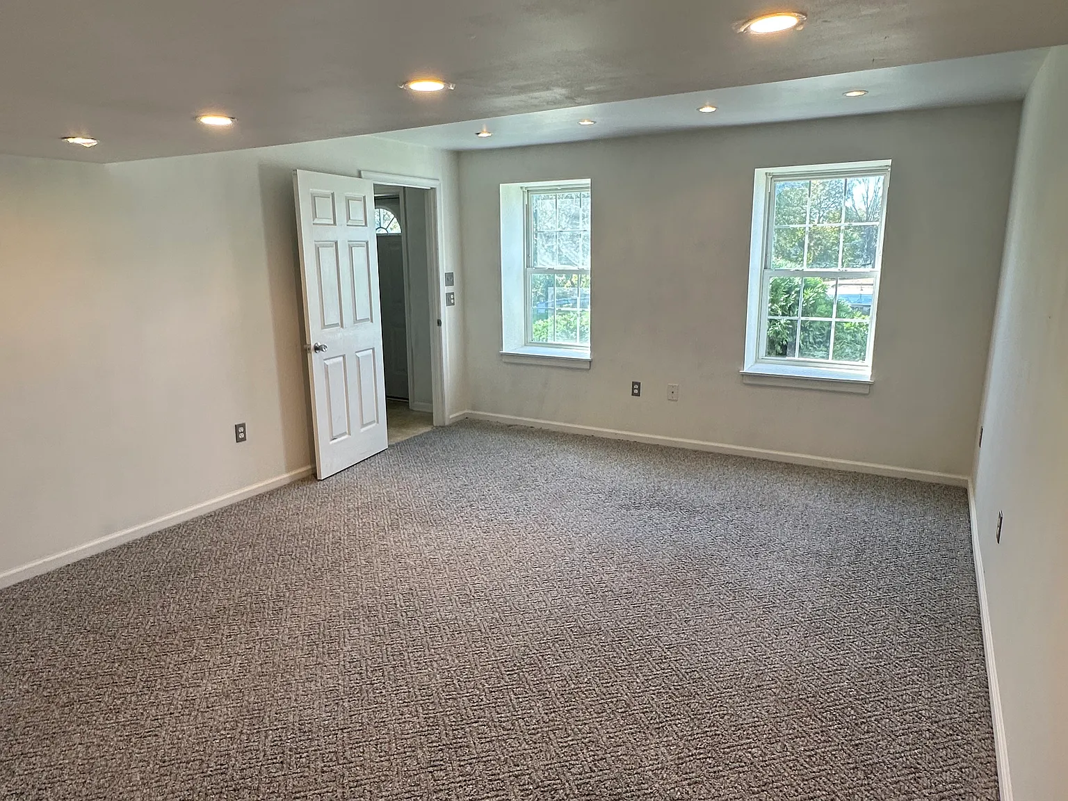 3 bed, 1.5 bath, $2,100 — Photo 2