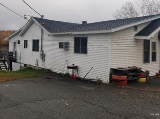 85 Grove St, Dexter, ME 04930