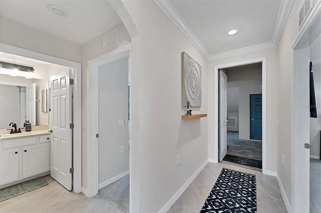 2 bed, 2.0 bath, 1142 sqft, $2,700 — Photo 2