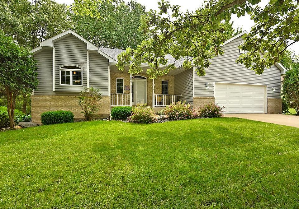 1079 Oakview Dr