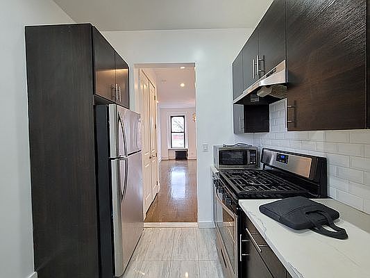 1st image of 825 Hancock St #1B