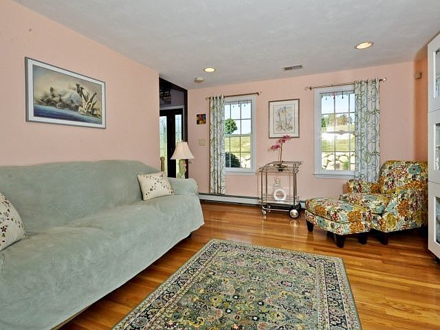 1st image of 142 Fairview Ln