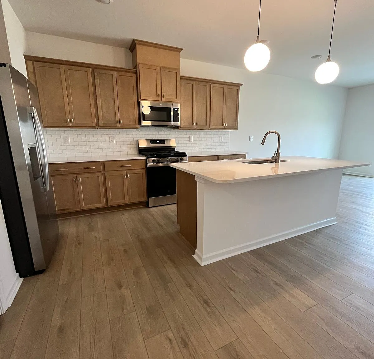 3 bed, 1688 sqft, $2,000 — Photo 3