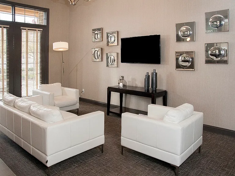 Seasons Park Apartments — Photo 9