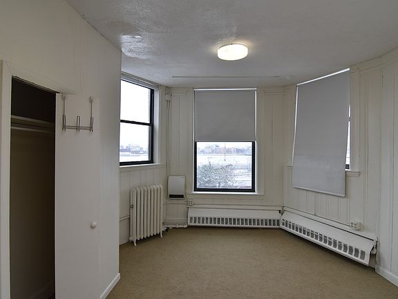 4th image of 15 Bay State Rd APT 15