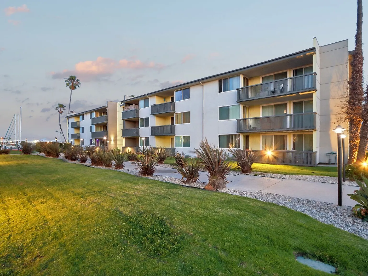4200 Harbor Blvd — Photo 4