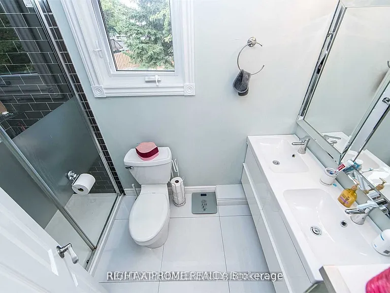 376 Kelly Cres #MAIN — Photo 13