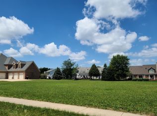 604 Carrera Dr, Savoy, IL