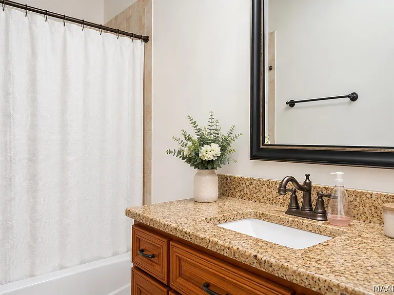 1035 Haylee Brook Ln — Photo 10