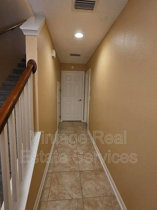 3 bed, 3.5 bath, 1917 sqft, $1,995 — Photo 4