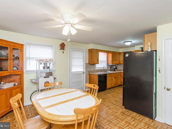 5th image of 406 Hallman Ave
