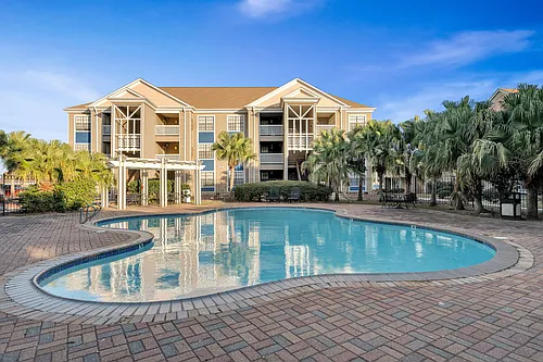 Seasons Apartments Photo 1