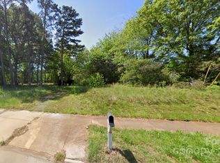 5115 Freedom Dr, Charlotte, NC 28208