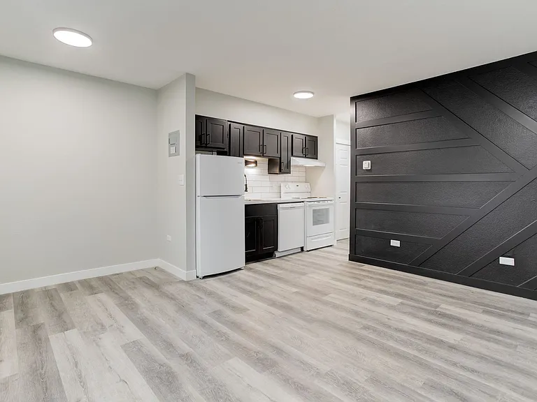1 and 2 Bedroom Modern Renovated Living with a Community Courtyard & Dog Park in North Denver — Photo 20