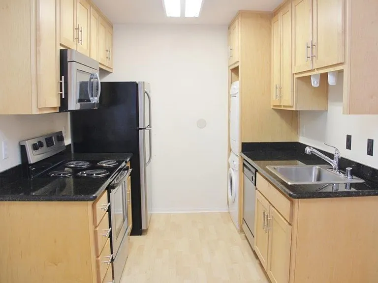 900 Cambridge Dr #165 — Photo 4