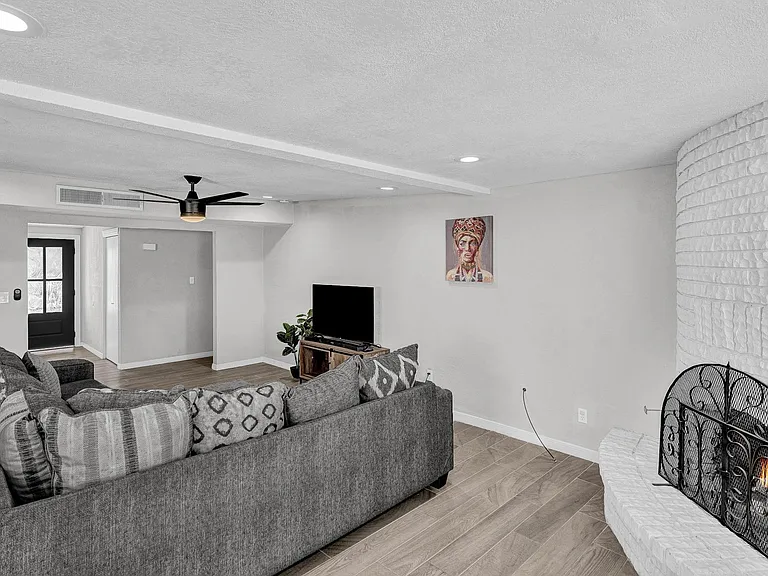 Penwood Dr — Photo 14